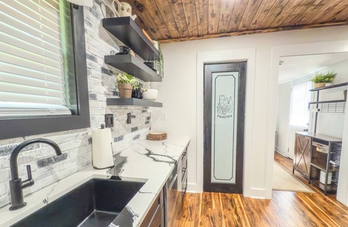 Corryton House | NEW: Rustic 4 Bedroom 2Bath Chic Getaway Near Knoxville & Smokies!