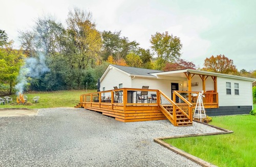 Corryton House | NEW: Rustic 4 Bedroom 2Bath Chic Getaway Near Knoxville & Smokies!