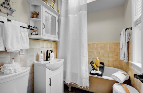 Bealeton Other | NEW - Winter Wood Farm - Farmhouse Retreat w/Pool, Hot Tub and Countryside View