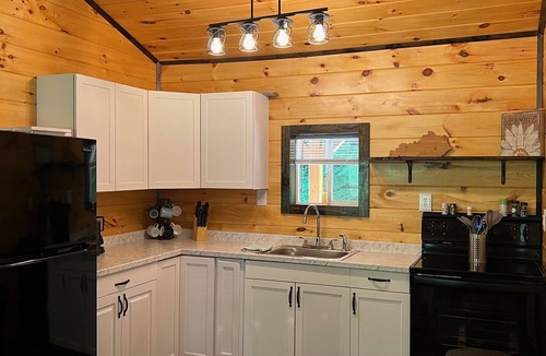 Campton Cabin | New! Yogi's Get Away in Red River Gorge- Big Yard.
