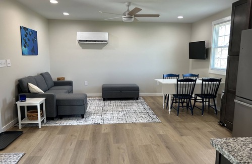 Johnson City Cottage | NEWLY FINISHED! Pool house cottage located in central Tricities of northeast TN
