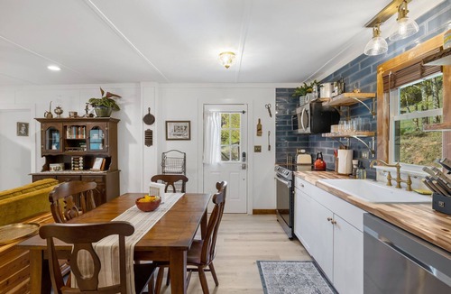 Weaverville House | Newly Renovated and Charming 1915 Farmhouse on the Ivy River