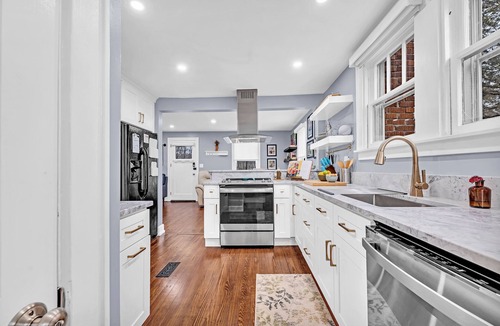Amelia House | Newly renovated Cozy home with chef kitchen, pretty much fully stocked