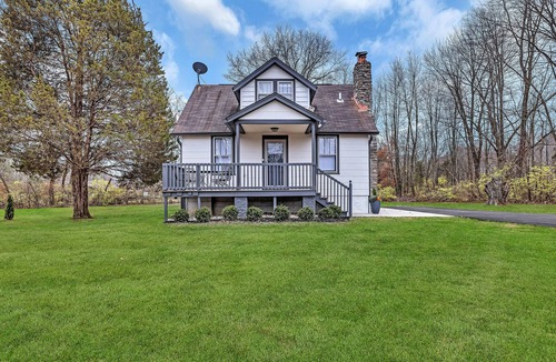 Amelia House | Newly renovated Cozy home with chef kitchen, pretty much fully stocked