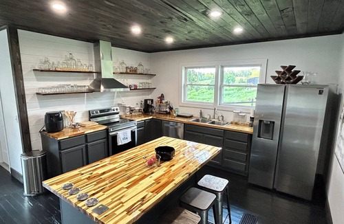 Owenton House | Newly renovated farmhouse on a peaceful and private 125 acres in Owen county