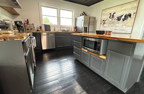 Owenton House | Newly renovated farmhouse on a peaceful and private 125 acres in Owen county