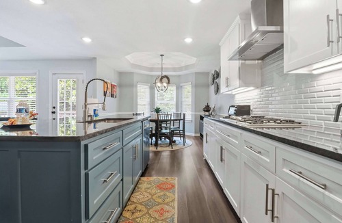 Springdale House | Niagara Retreat in the Heart of NWA