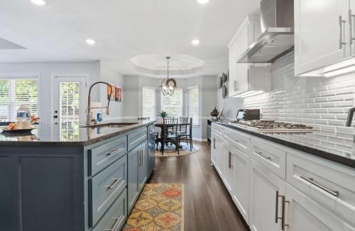 Springdale House | Niagara Retreat in the Heart of NWA