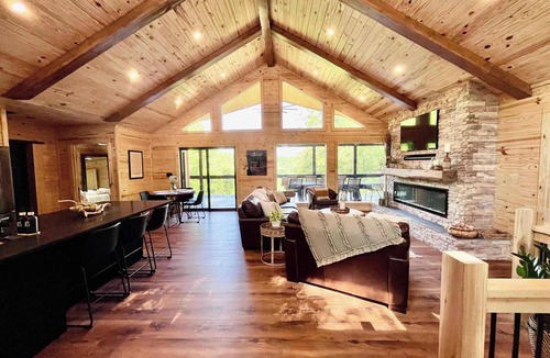 Rogers House | No Place Like Home | Private Bar| Views|XL Hot Tub
