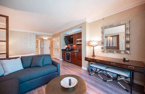 Las Vegas Condo | No Resort Fee Strip View Suite + Free Valet + Pool