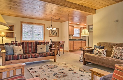 Zirconia Cabin | North Carolina Abode - Hot Tub, Foosball & Grill!
