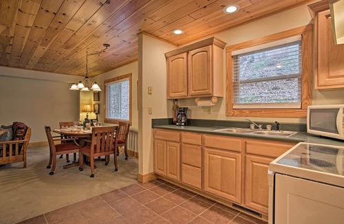 Zirconia Cabin | North Carolina Abode - Hot Tub, Foosball & Grill!