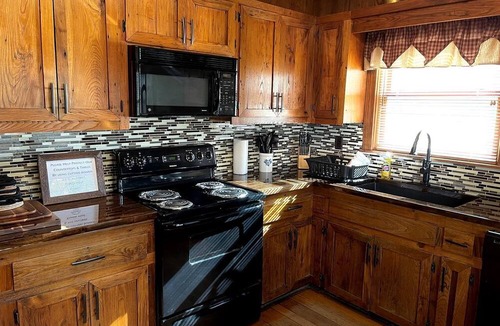 Spruce Pine Cabin | North Carolina Cabin with Spectacular Views of the Mountains, Perfect for an Outdoor-Adventure Vacation in Spruce Pine
