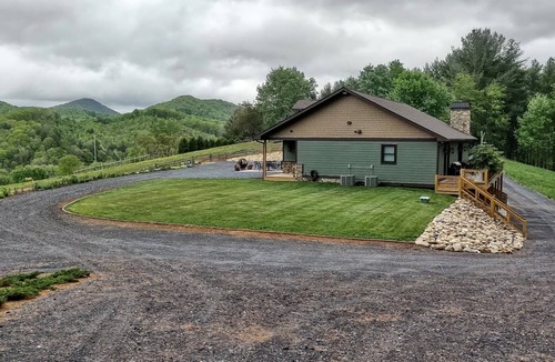 Burnsville House | North Carolina Mountains - 40 Acre Retreat on the South Toe River Burnsville NC