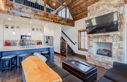 Elk Park House | Northern Exposure at Eagles Nest - Views! Covered porch, walk to the Winery and Sportsmans Lodge!