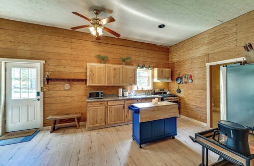 Sycamore Valley Cottage | Ohio Cabin on 23 Acres: Fish, Hunt & Explore!