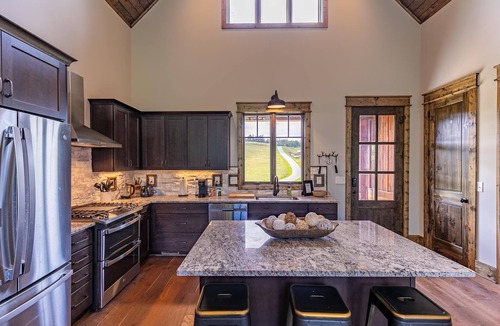 Elk Park Cabin | Olive and Georgias at Eagles Nest - hot tub, pets