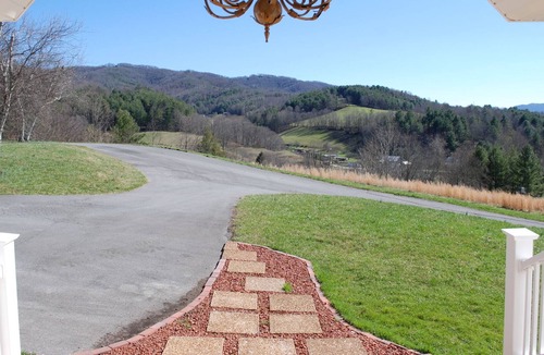 Mountain City House | Olive Leaf Cottage Suite