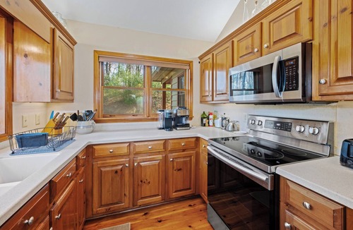 Ferguson Cabin | On Eagles Wings: Family Friendly Mtn Top Cabin with views of Grandfather Mountai