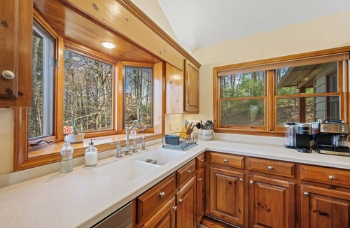 Ferguson Cabin | On Eagles Wings: Family Friendly Mtn Top Cabin with views of Grandfather Mountai