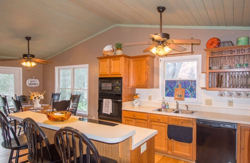Piney Creek House | On the New River w/FIRE PIT + Foosball