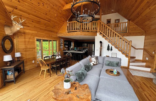 Thayerville Ski Chalet | ON THE ROCKS Lakeside Mountain Chalet