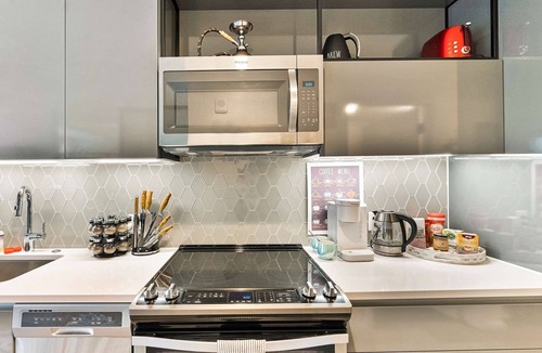 Shawmut Apartment | One-Bedroom Retreat in the South End