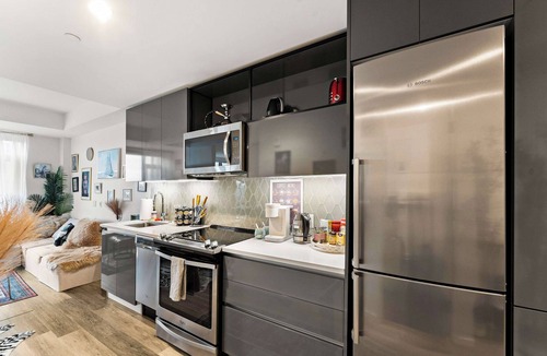 Shawmut Apartment | One-Bedroom Retreat in the South End