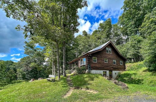Lansing Cabin | OPEN FOR BOOKINGS! 2BR/1BA Hot Tub & Mtn Views