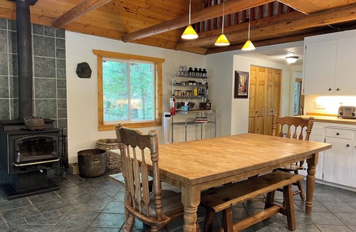 Leavenworth Cabin | Osprey Nest Cabin: Cozy private mountain cabin on the Wenatchee River