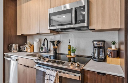 Pendleton Apartment | OTR 1 Bed Suite Free Parking Gym Pool Clubroom
