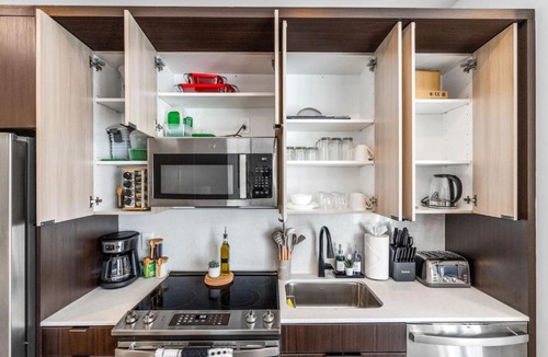 Pendleton Apartment | OTR 1 Bed Suite Free Parking Gym Pool Clubroom