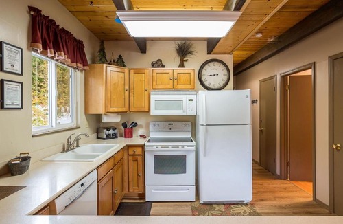 Leavenworth House | Otter Chalet on Fish Lake