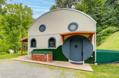 Elk Park House | Outdoor Kitchen! 'The Hobbit House' on Elk River