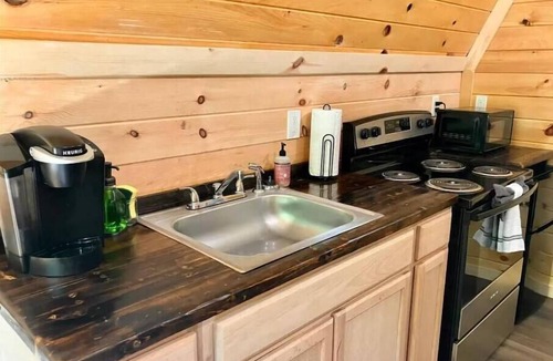 Campton House | Overlook Oasis! RRG, A-frame Cabin, NEW HOT TUB, Grill! Pet friendly