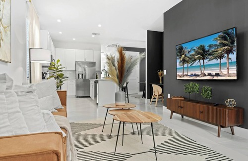 East Little Havana Apartment | Panoramic Mountain Views Await
