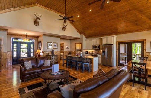 Banner Elk Cabin | Papa Bear Lodge at Eagles Nest- Ridgetop home with views, fire pit, arcade, 75 inch tv