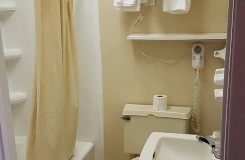 Johnson City Hotel | Park n Stay Inn