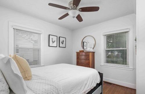Lexington House | Parkview Cottage | Walkable to Food, Shops, Pool