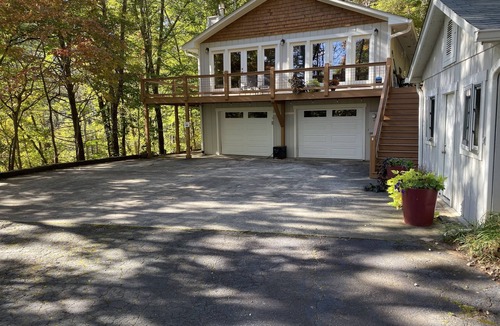 Asheville Apartment | Peace, Comfort, and Convenience 15 mins to downtown and many other attractions!
