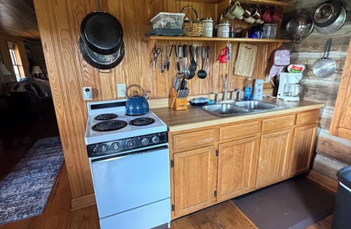 Frenchburg Cabin | Peaceful 2-bedroom cabin on Sheltowee Trail leading into Red River Gorge