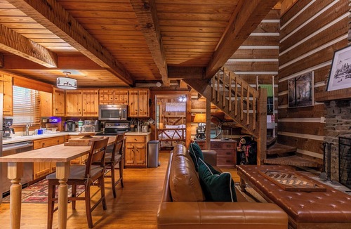 Fleetwood Cabin | Peaceful 2BR Cabin near Boone w/Hot Tub Fire Pit!