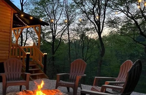 Campton Cabin | Peaceful Cabin in the Forest With Hot Tub & Views - Hill Haven