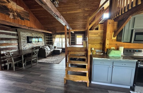 Aberdeen Cabin | Peaceful cabin with spectacular river and scenic views.