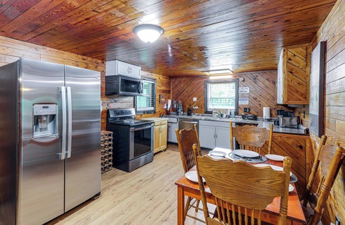 Lenoir Cabin | Peaceful + Cozy Cottage on Over 7 Acres w/Creek