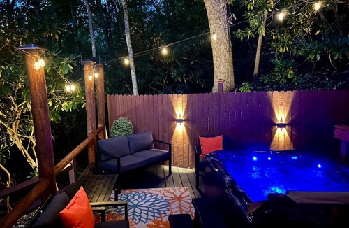 Elizabethton House | Peaceful Luxury in the Smokey Mountains w Hot Tub and Pet Friendly Cabin B