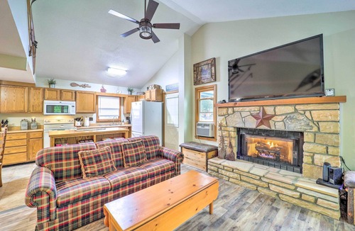 Newland Cottage | Peaceful Newland Family Cottage w/2 Decks!
