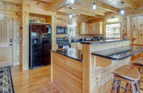 Vein Mountain Cabin | Peaceful Peaks: Nebo Log Cabin w/ Private Hot Tub!