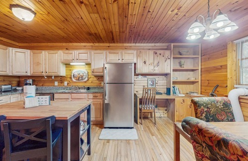 Elk Park Cabin | Peaceful Retreat with outdoor deck, pool table and hot tub