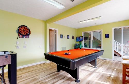 Baneberry Apartment | Peaceful Studio Sleeps 4 Gym Near Douglas Lake